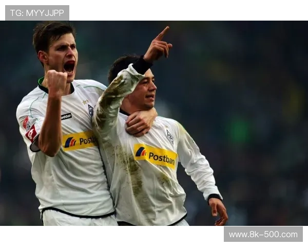 勒沃库森小将巴斯克斯跪地庆祝，攻入德甲处子球